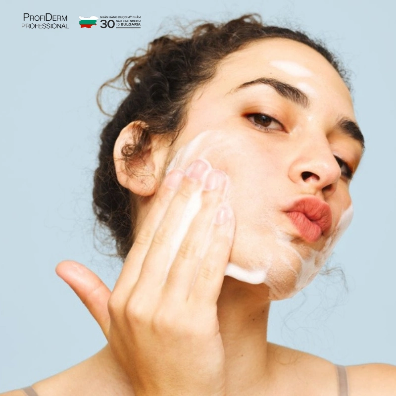 Những Lưu Ý Quan Trọng Khi Skincare Cho Da Khô Nhạy Cảm